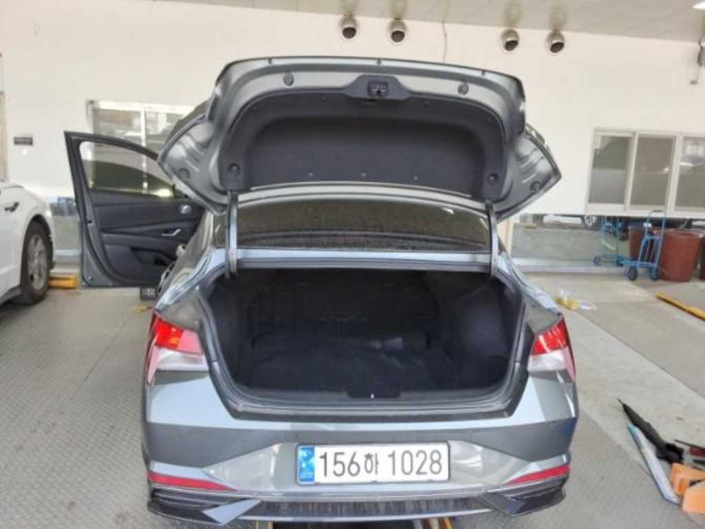 HYUNDAI Avante - Vista 12