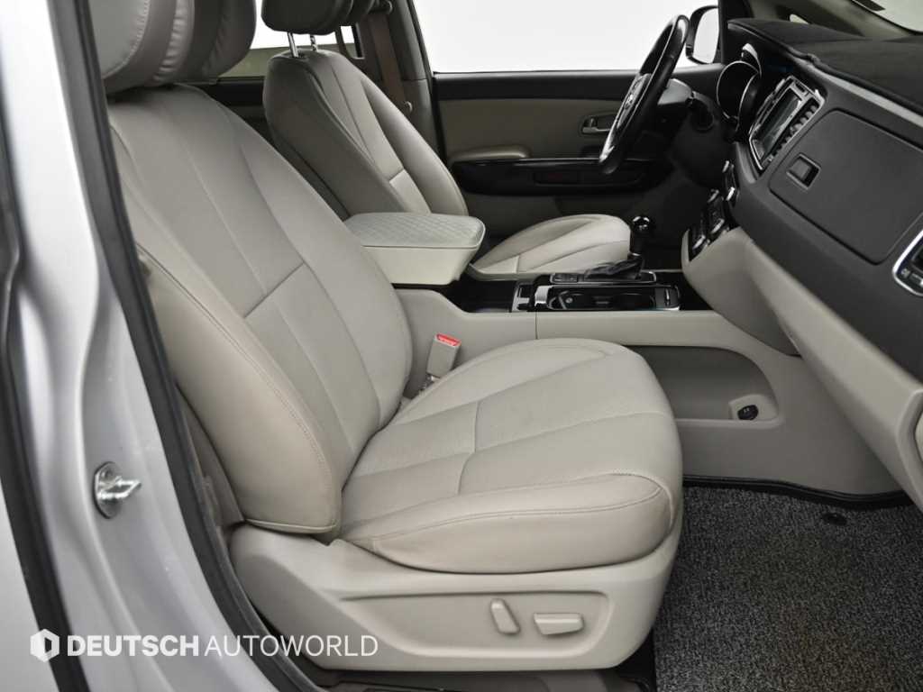 KIA Carnival - Vista 10