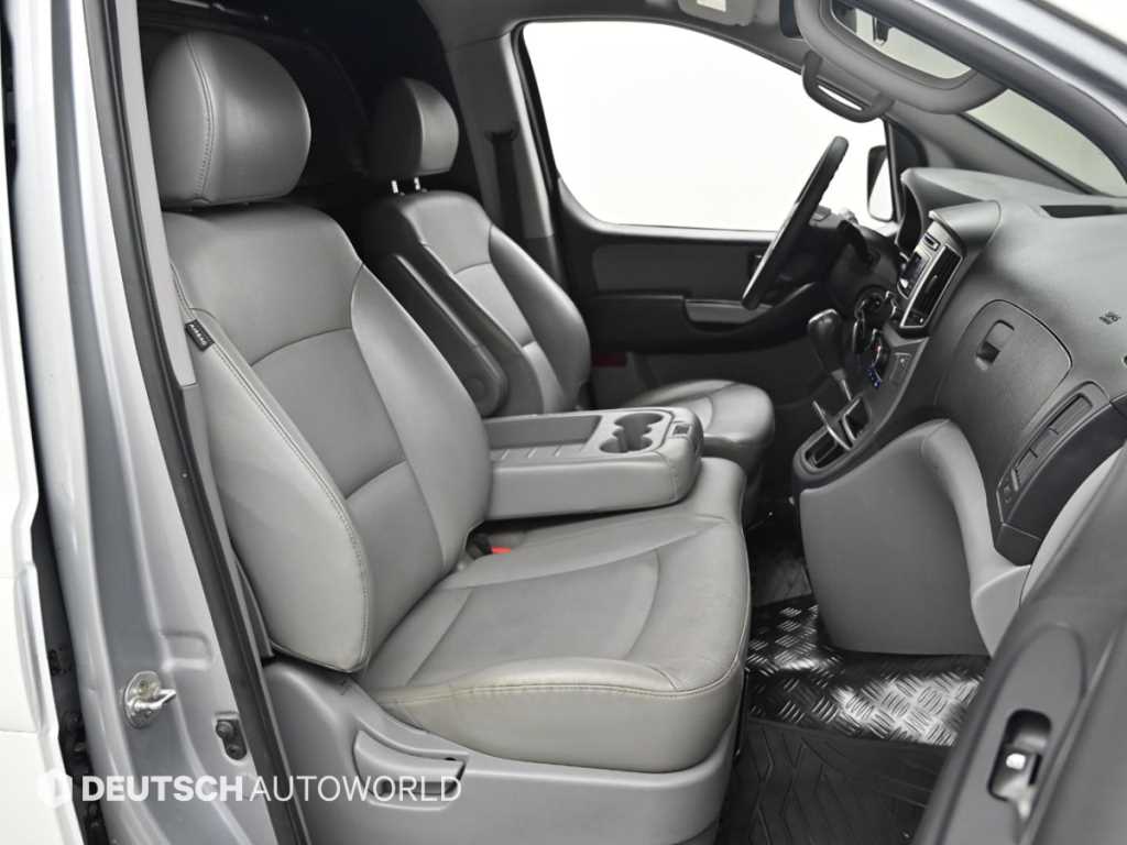 HYUNDAI Starex - Vista 10