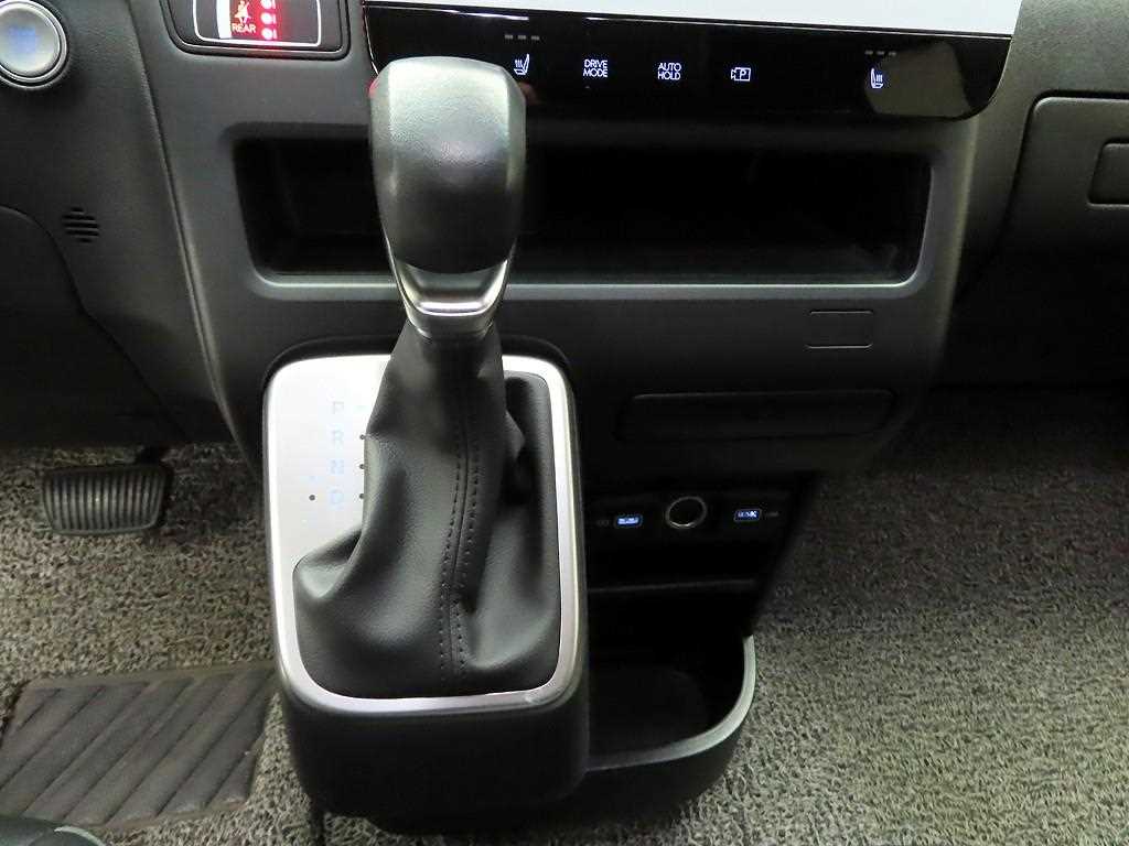 HYUNDAI Staria - Vista 10