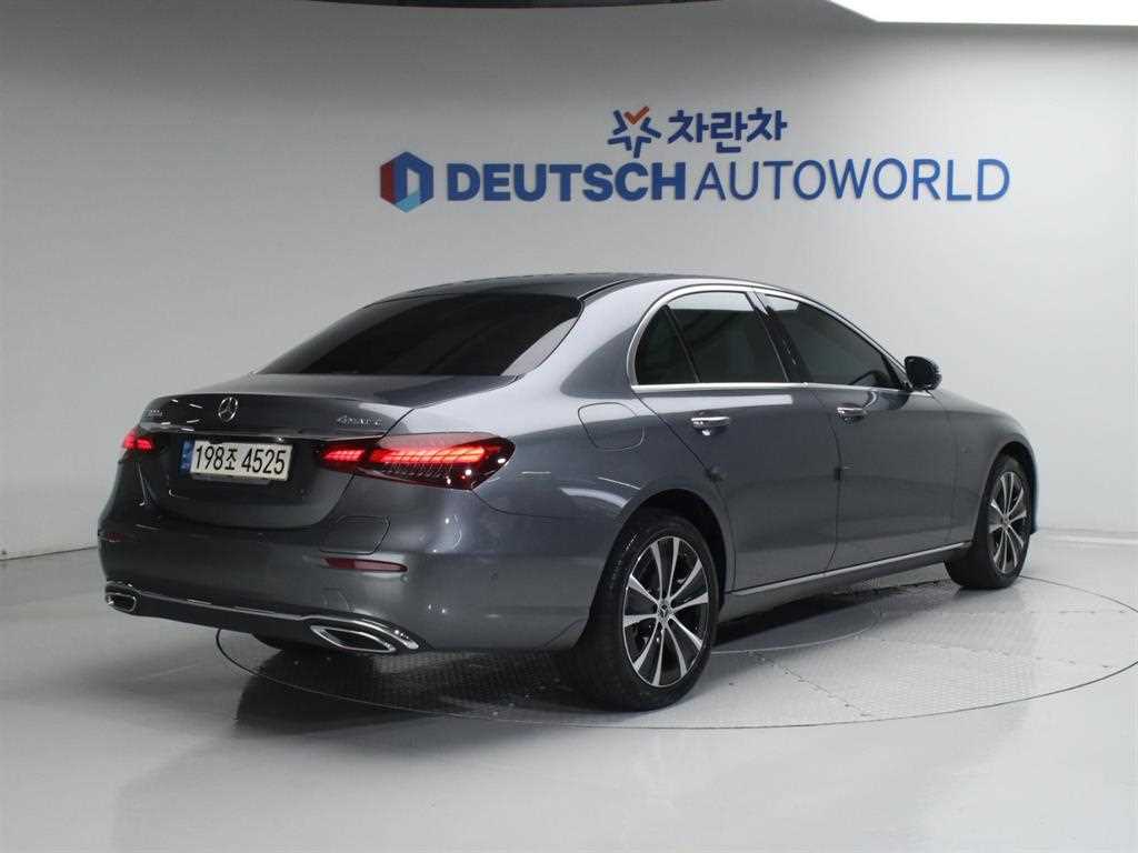 Mercedes Benz E class - Vista 2