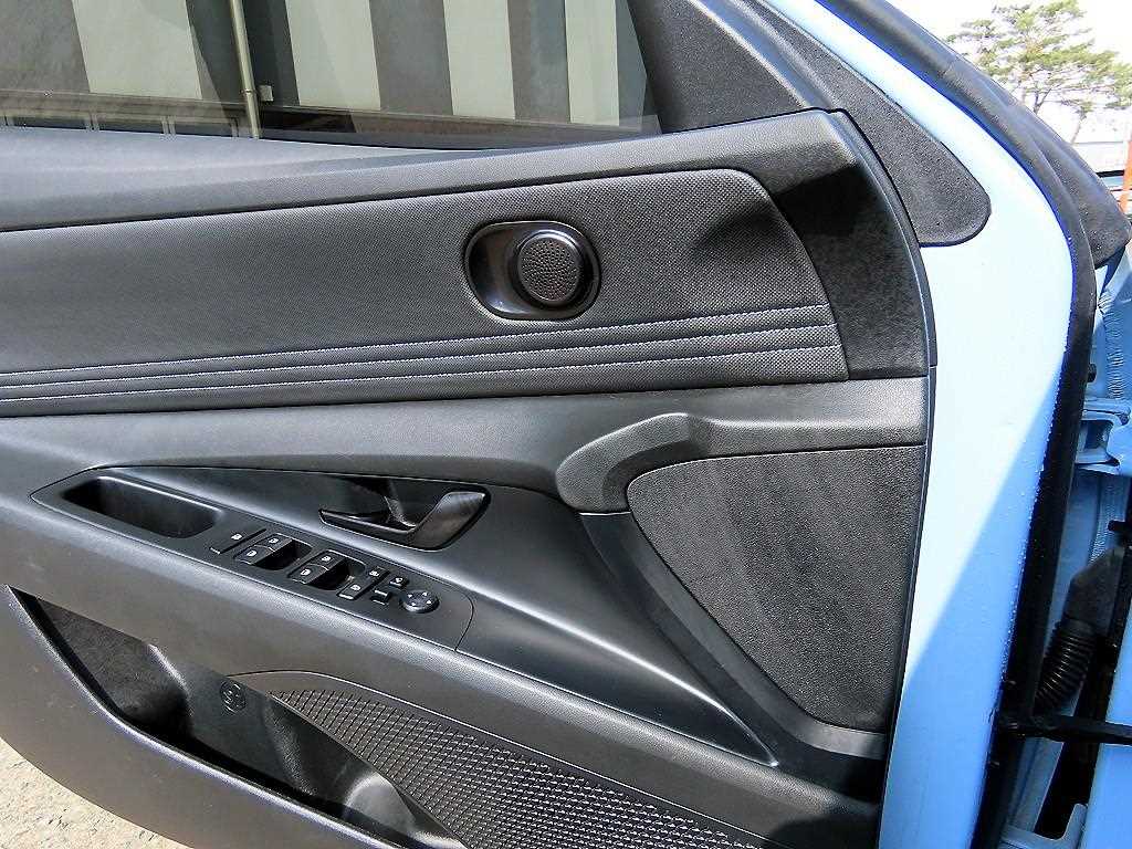 HYUNDAI Avante - Vista 11