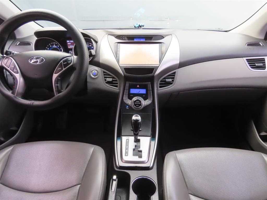 HYUNDAI Avante - Vista 8