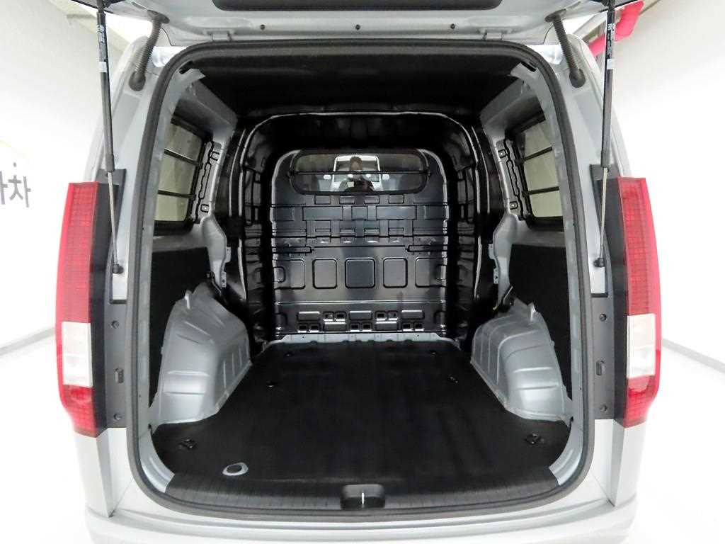 HYUNDAI Staria 2022 Plateado - Importación desde Corea - HF Imports Iquique - Foto 17