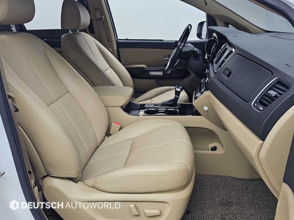 KIA Carnival - Vista 10