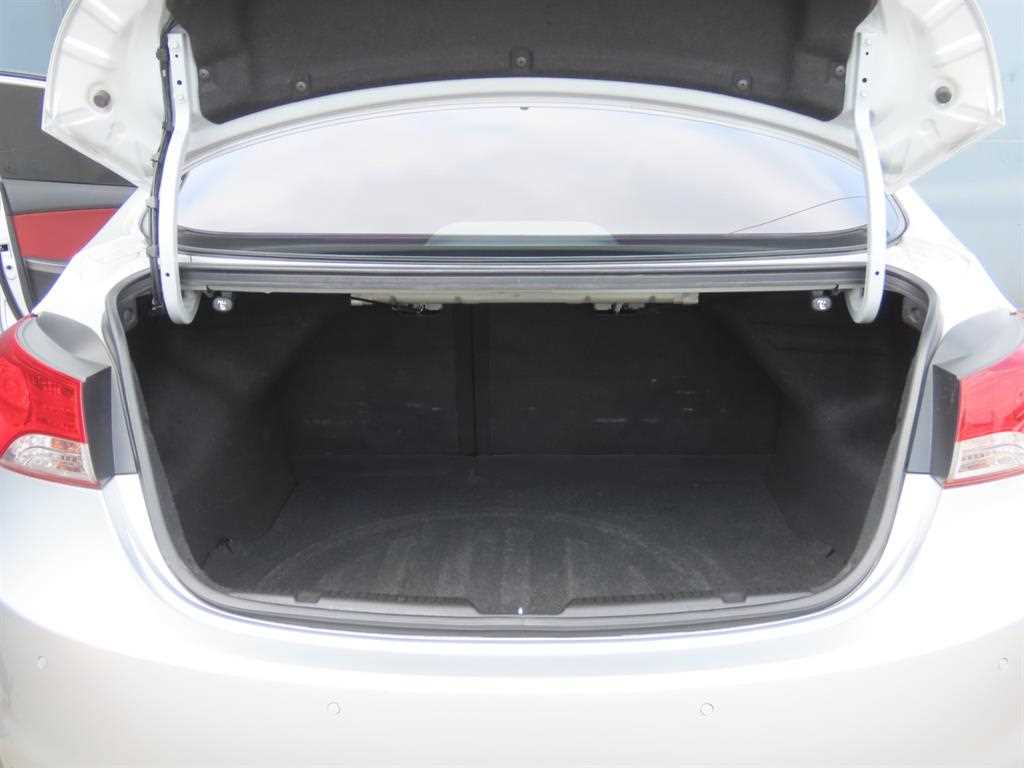 HYUNDAI Avante - Vista 5