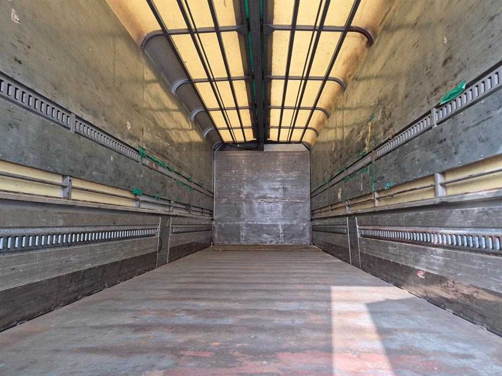 medium and large cargo truck - Vista 9