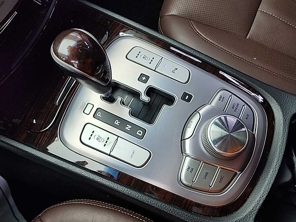 HYUNDAI Genesis - Vista 8