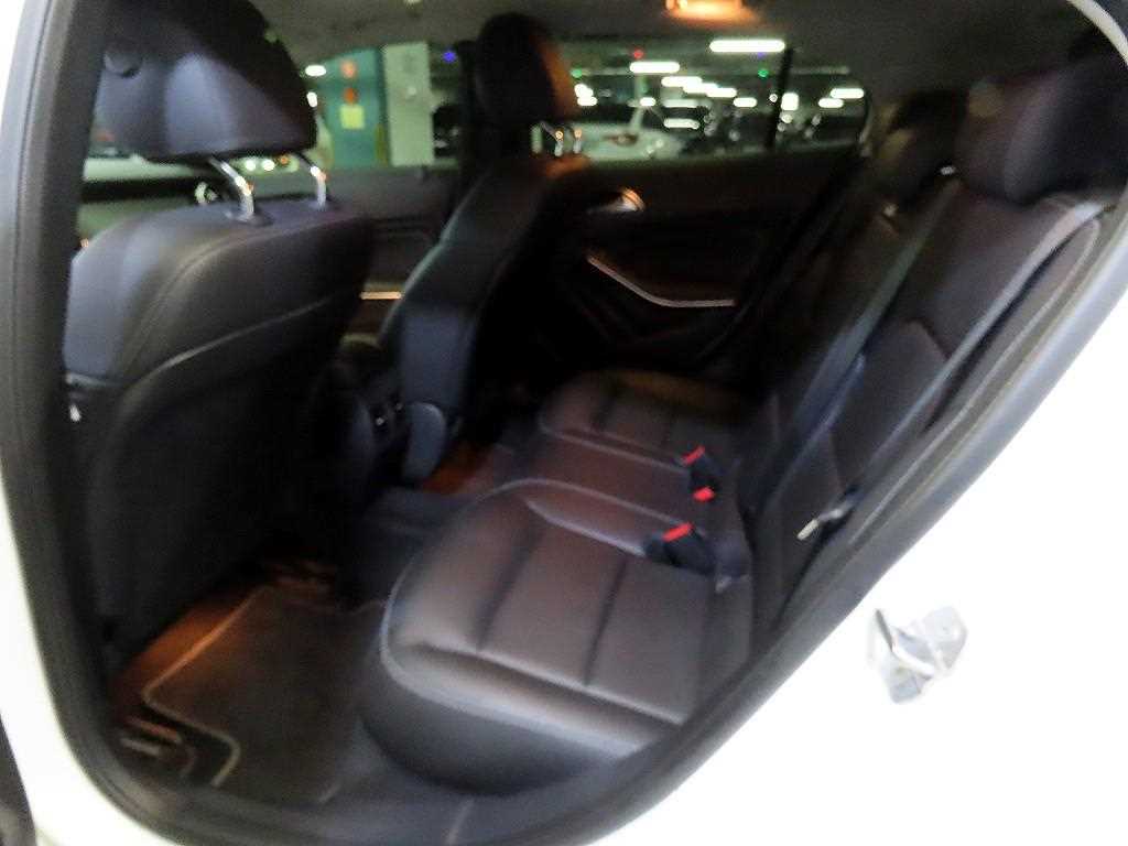 Mercedes Benz GLA Class - Vista 7