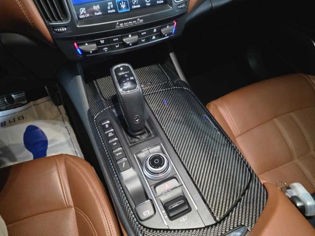 Maserati Levante 2019 Blanco - Importación desde Corea - HF Imports Iquique - Foto 15