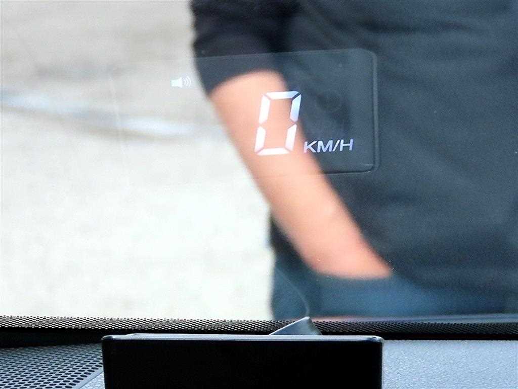 KIA Carnival - Vista 11