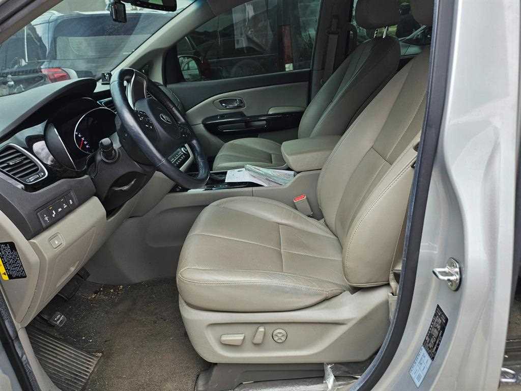 KIA Carnival - Vista 9