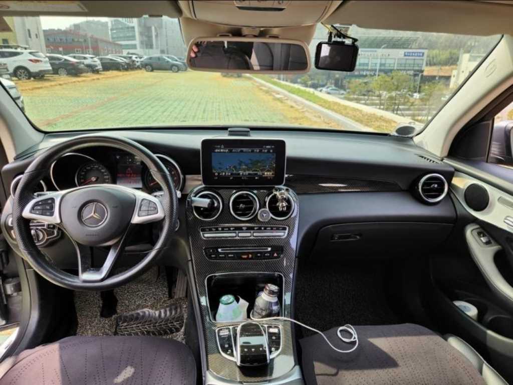 Mercedes Benz GLC Class - Vista 4