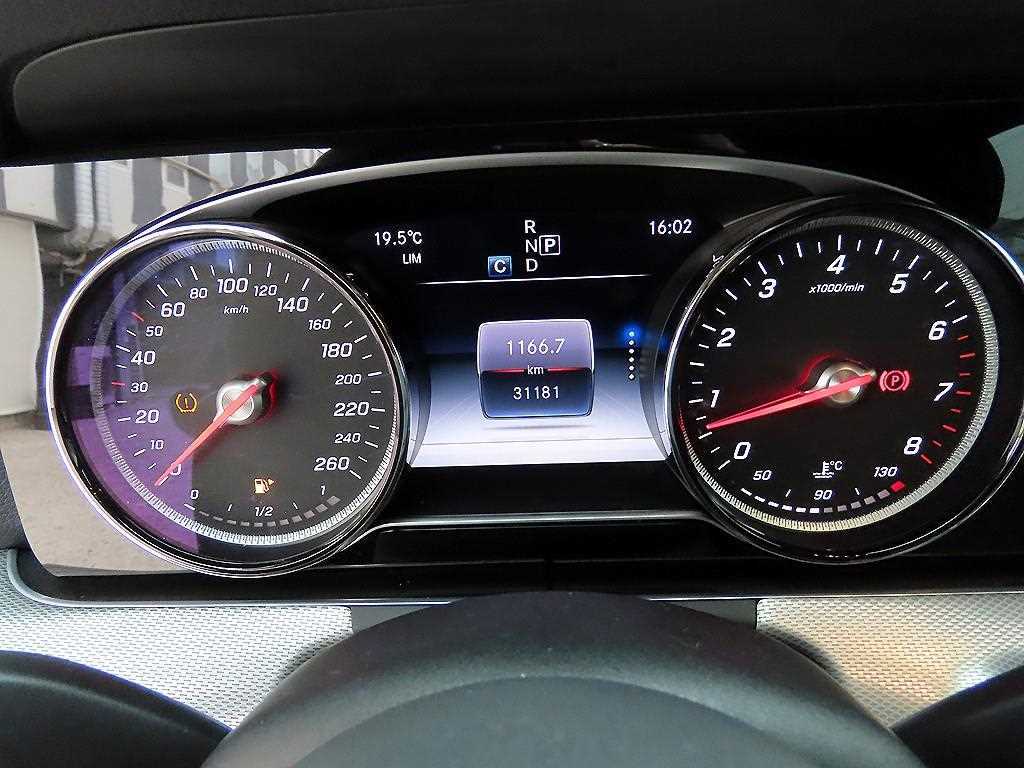 Mercedes Benz E class - Vista 9