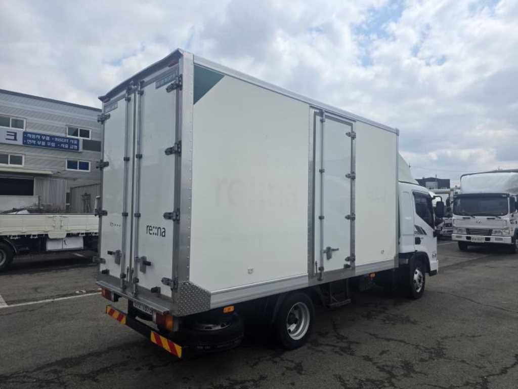 medium and large cargo truck - Vista 4