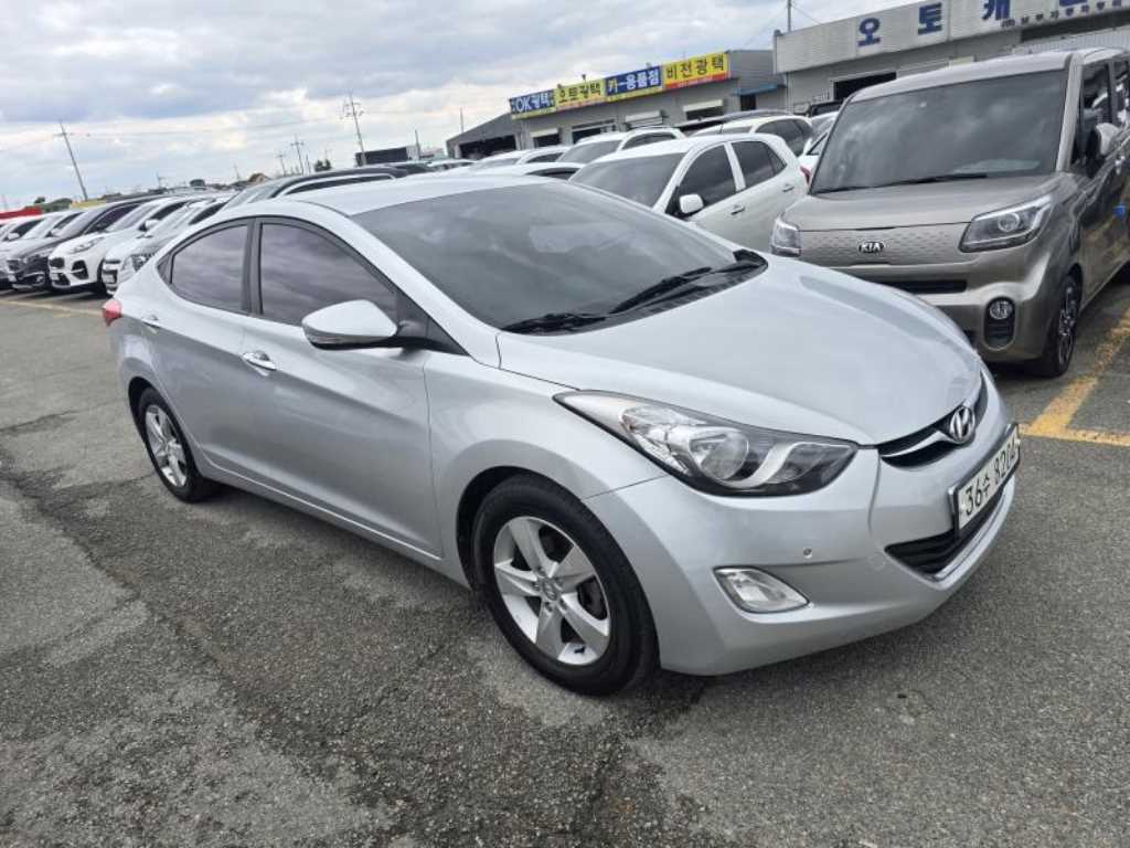 HYUNDAI Avante - Vista 6