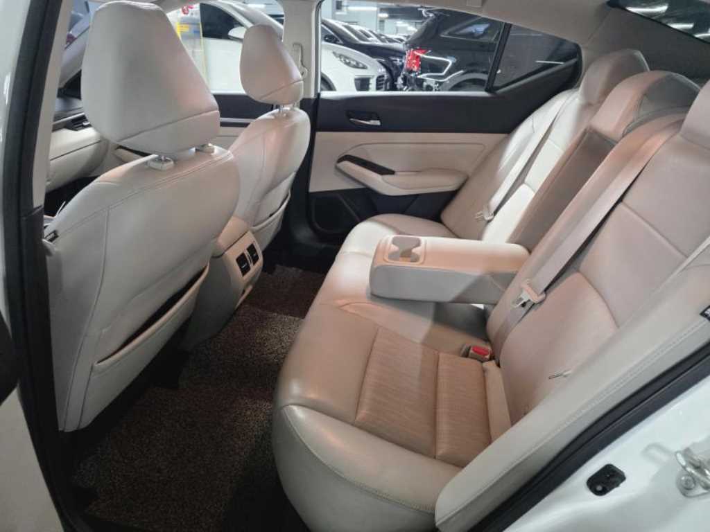 Nissan Altima - Vista 8