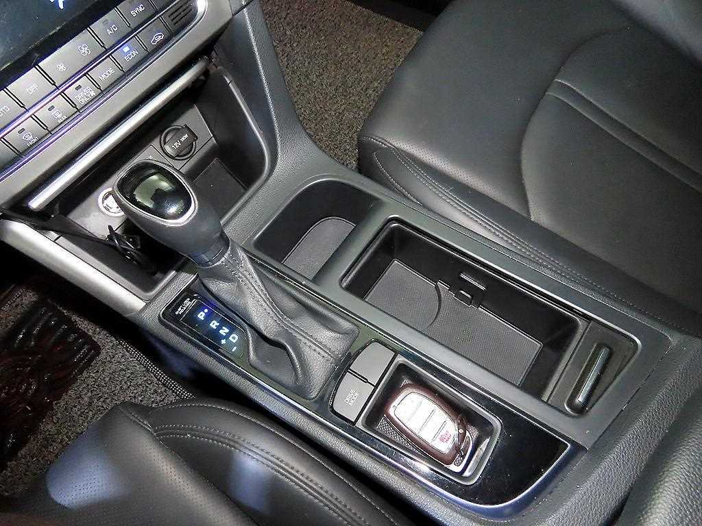 HYUNDAI Sonata - Vista 12