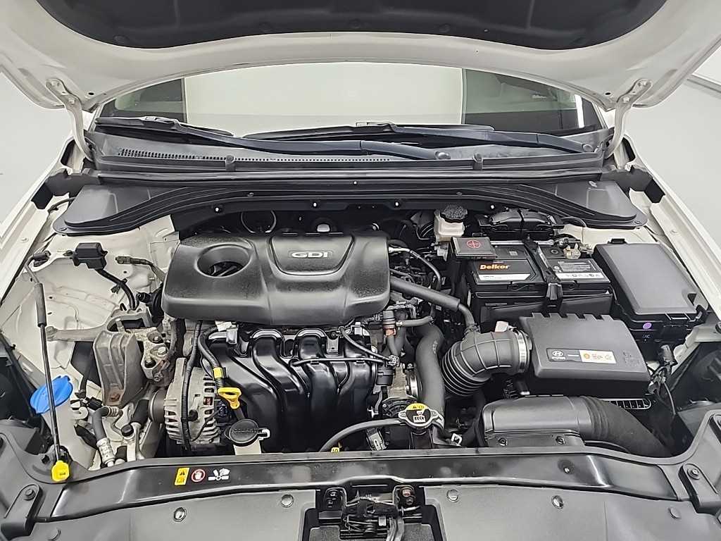 HYUNDAI Avante - Vista 5