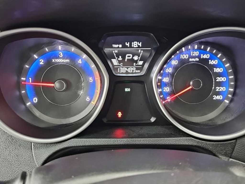 HYUNDAI Avante - Vista 7