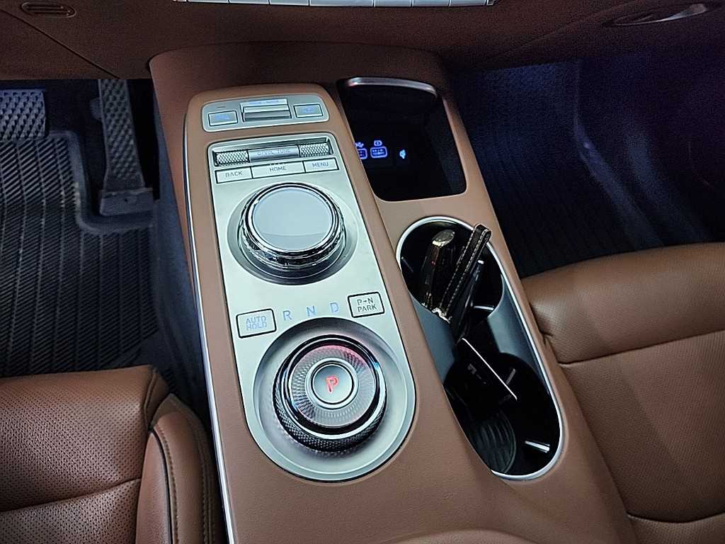 Genesis GV70 - Vista 8