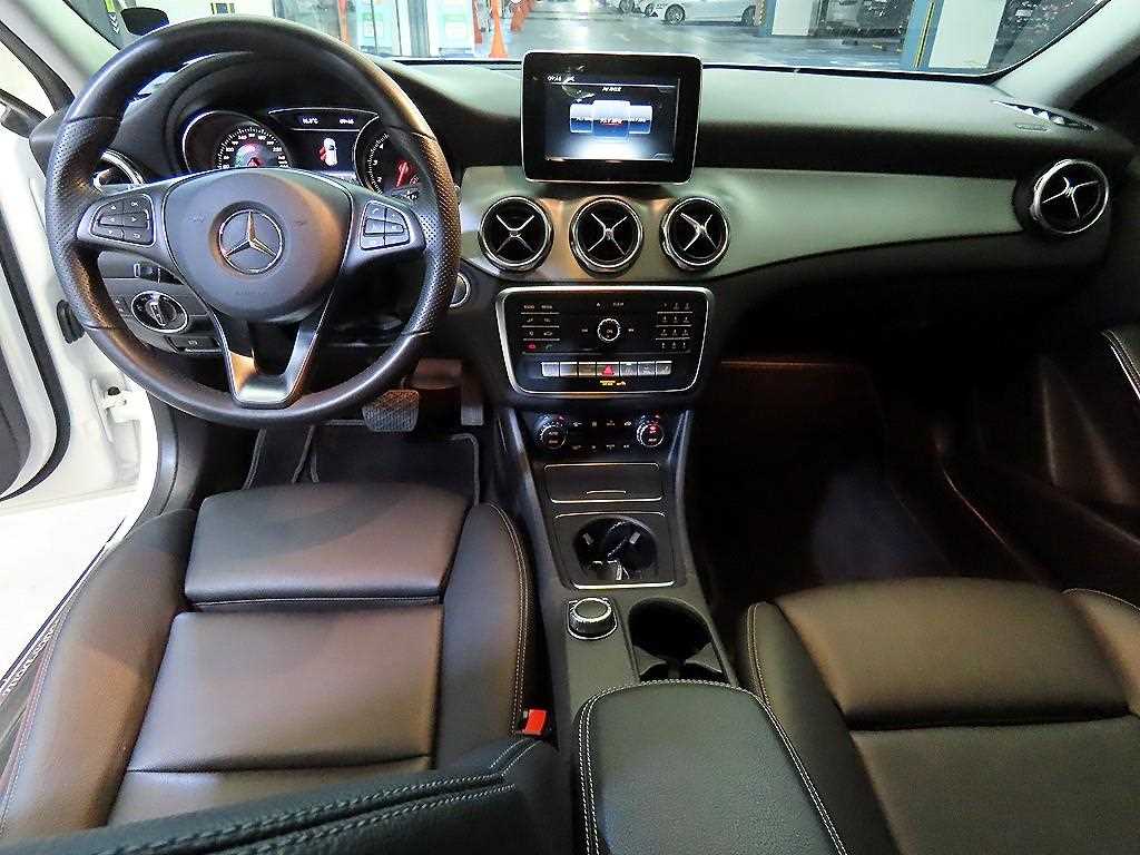 Mercedes Benz GLA Class - Vista 10