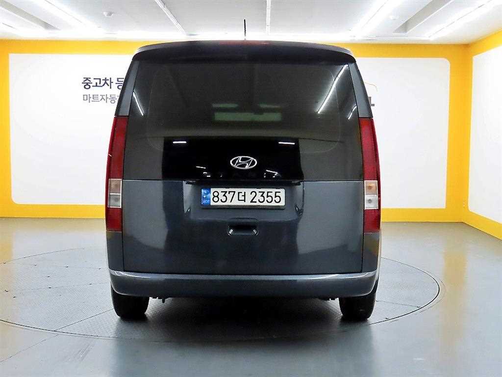 HYUNDAI Staria - Vista 3
