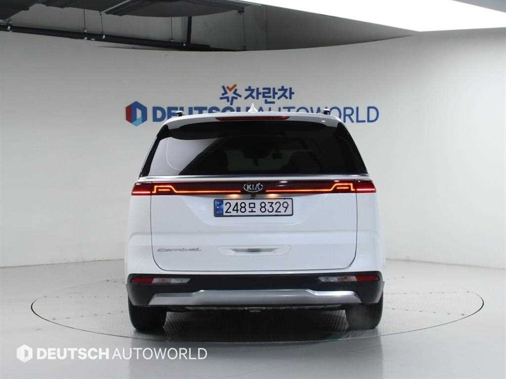 KIA Carnival - Vista 5