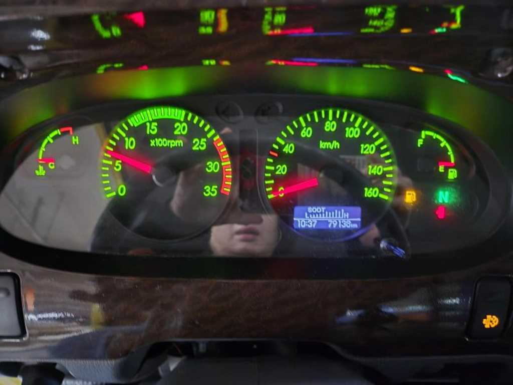 medium and large bus Hyundai bus - Vista 5