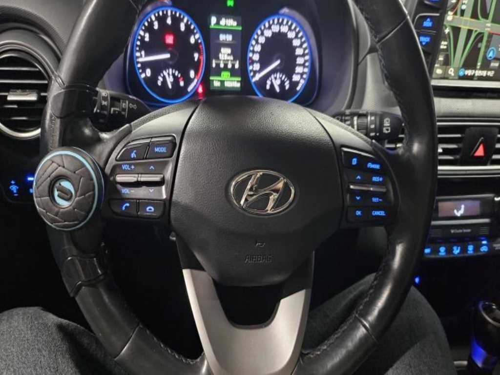 HYUNDAI Kona - Vista 4