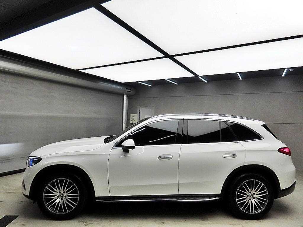 Mercedes Benz GLC Class - Vista 4