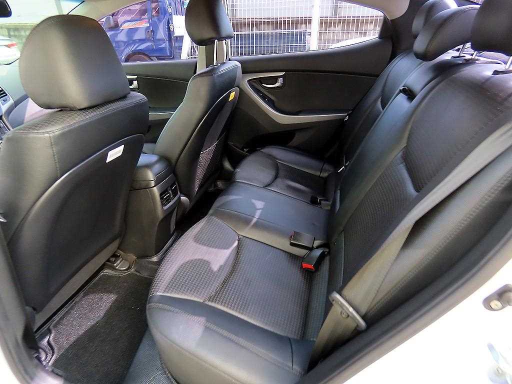 HYUNDAI Avante - Vista 6