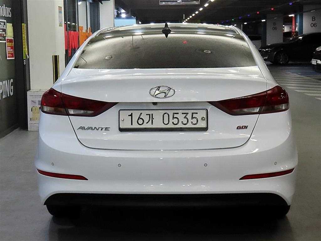 HYUNDAI Avante - Vista 5