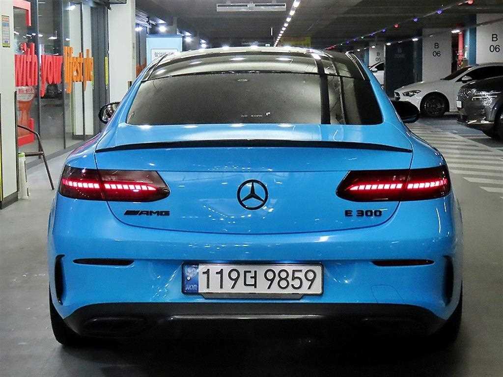 Mercedes Benz E class - Vista 5