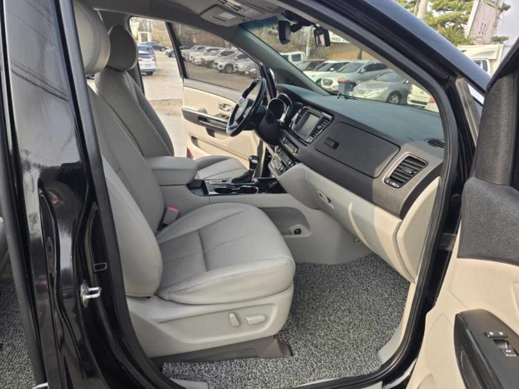 KIA Carnival - Vista 9