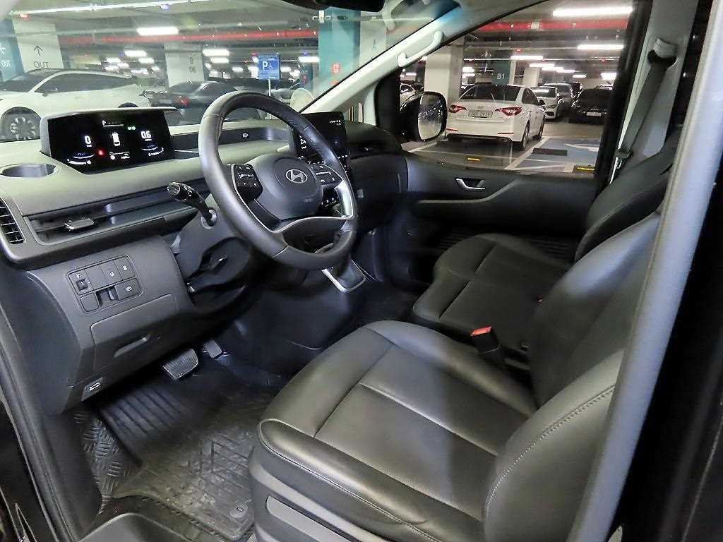 HYUNDAI Staria - Vista 10