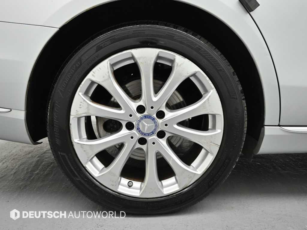 Mercedes Benz E class - Vista 5