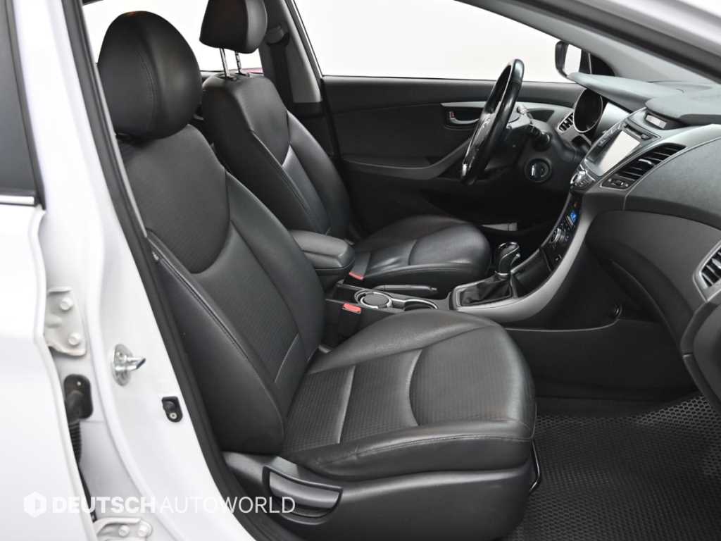 HYUNDAI Avante - Vista 10