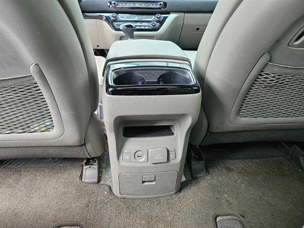 KIA Carnival - Vista 7