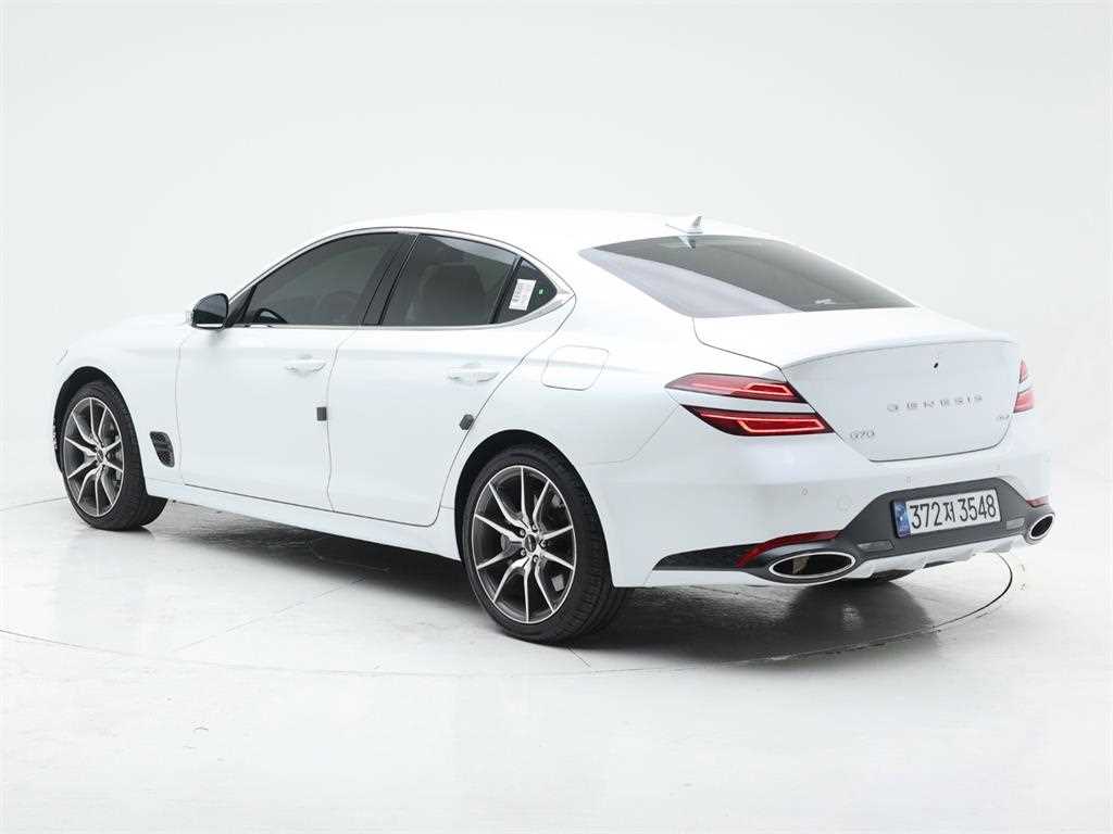 Genesis G70 - Vista 4