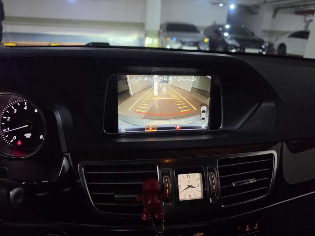 Mercedes Benz E class - Vista 7