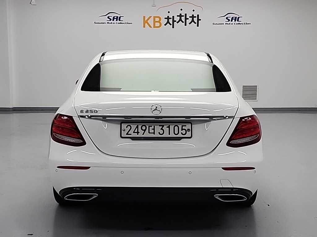 Mercedes Benz E class - Vista 3