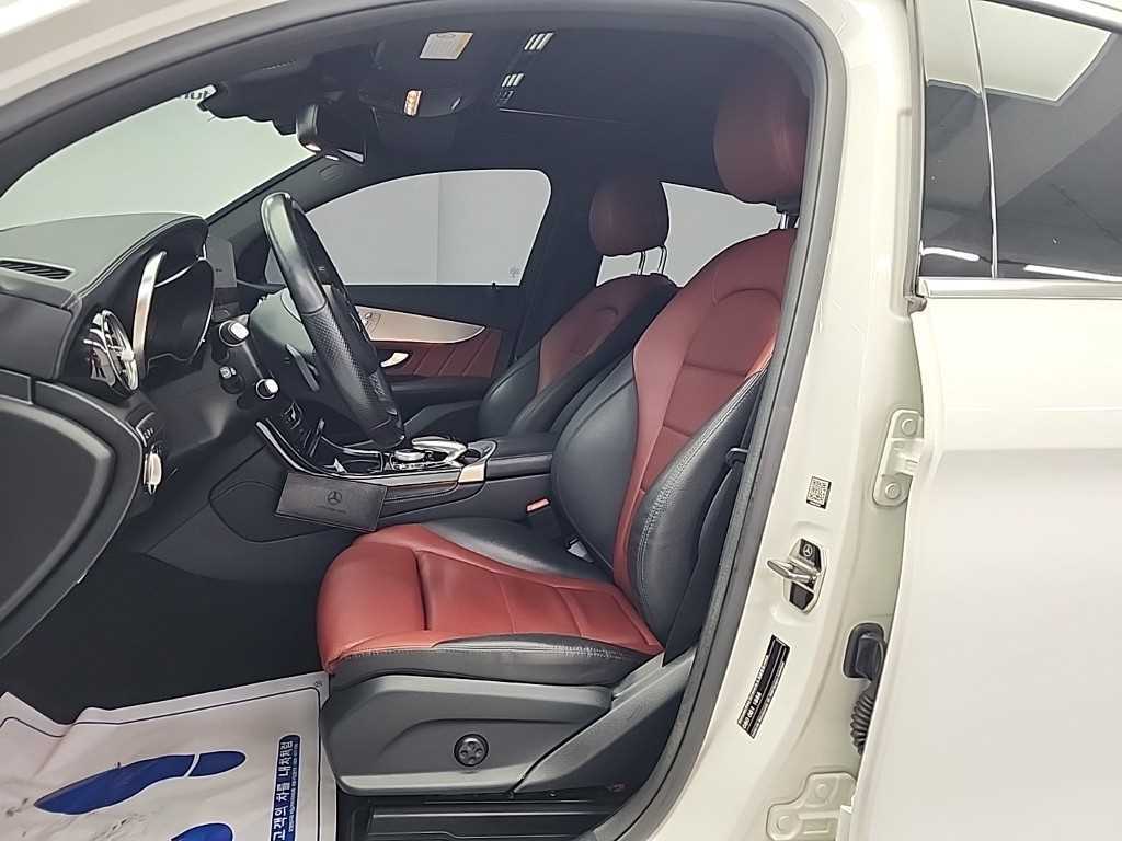 Mercedes Benz GLC Class - Vista 11