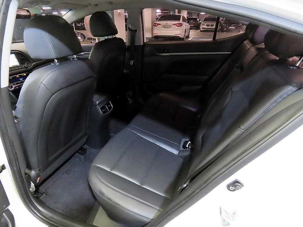 HYUNDAI Avante - Vista 7