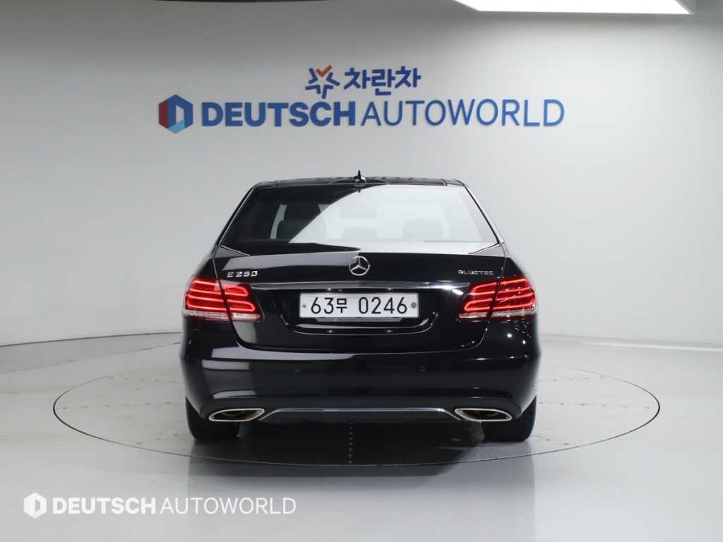 Mercedes Benz E class - Vista 4