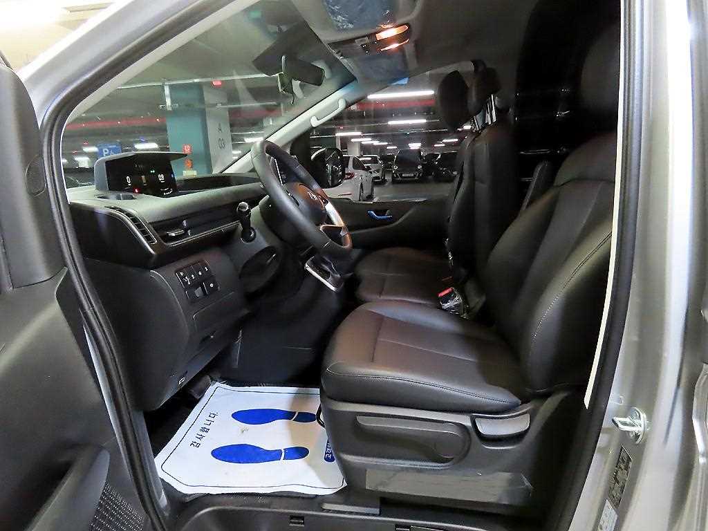 HYUNDAI Staria - Vista 6