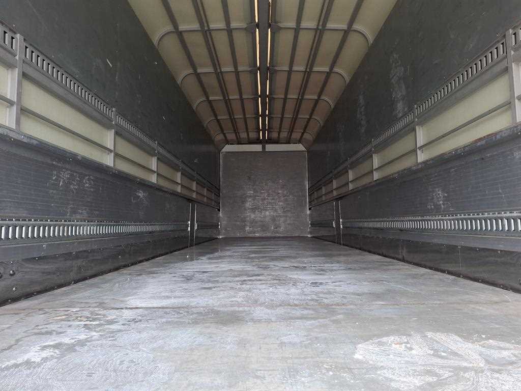 medium and large cargo truck - Vista 9