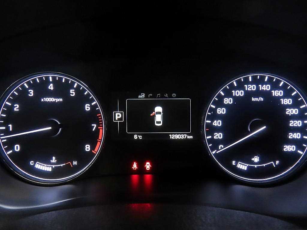 HYUNDAI Genesis - Vista 9