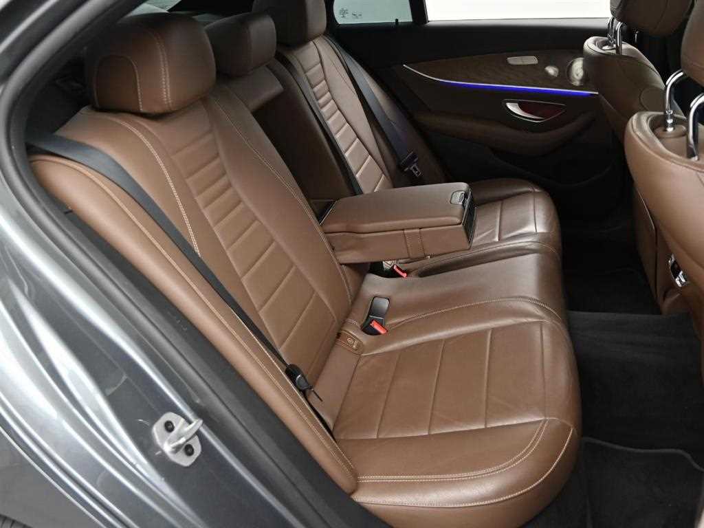 Mercedes Benz E class - Vista 12