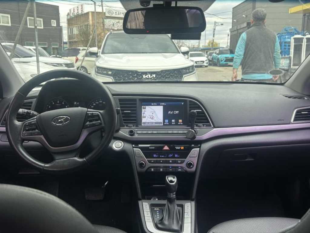 HYUNDAI Avante - Vista 6